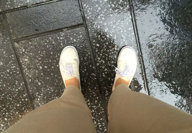 Easy to walk on wet floor with vans