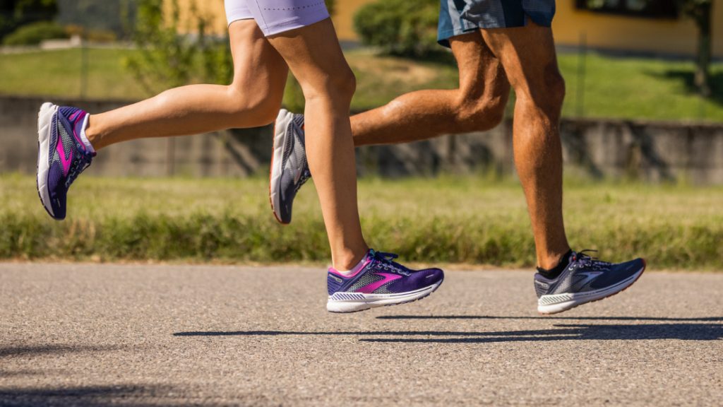 big guys on feet - Brooks Adrenaline GTS 22 running shoes