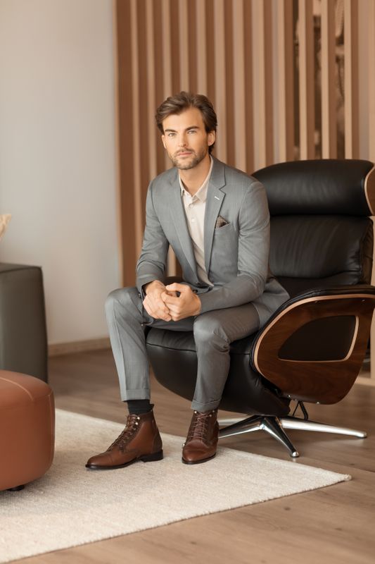 what color shoes go with a grey suit - wear brown shoes with grey suit